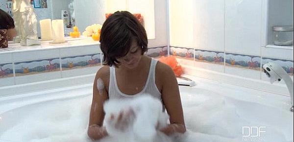  Gorgeous Russian Teen has incredible Orgasm in bath tub
